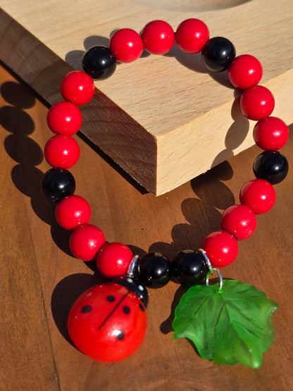 Kids ladybird bracelet - Elastic Beaded bracelet with polyresin charm for small wrists