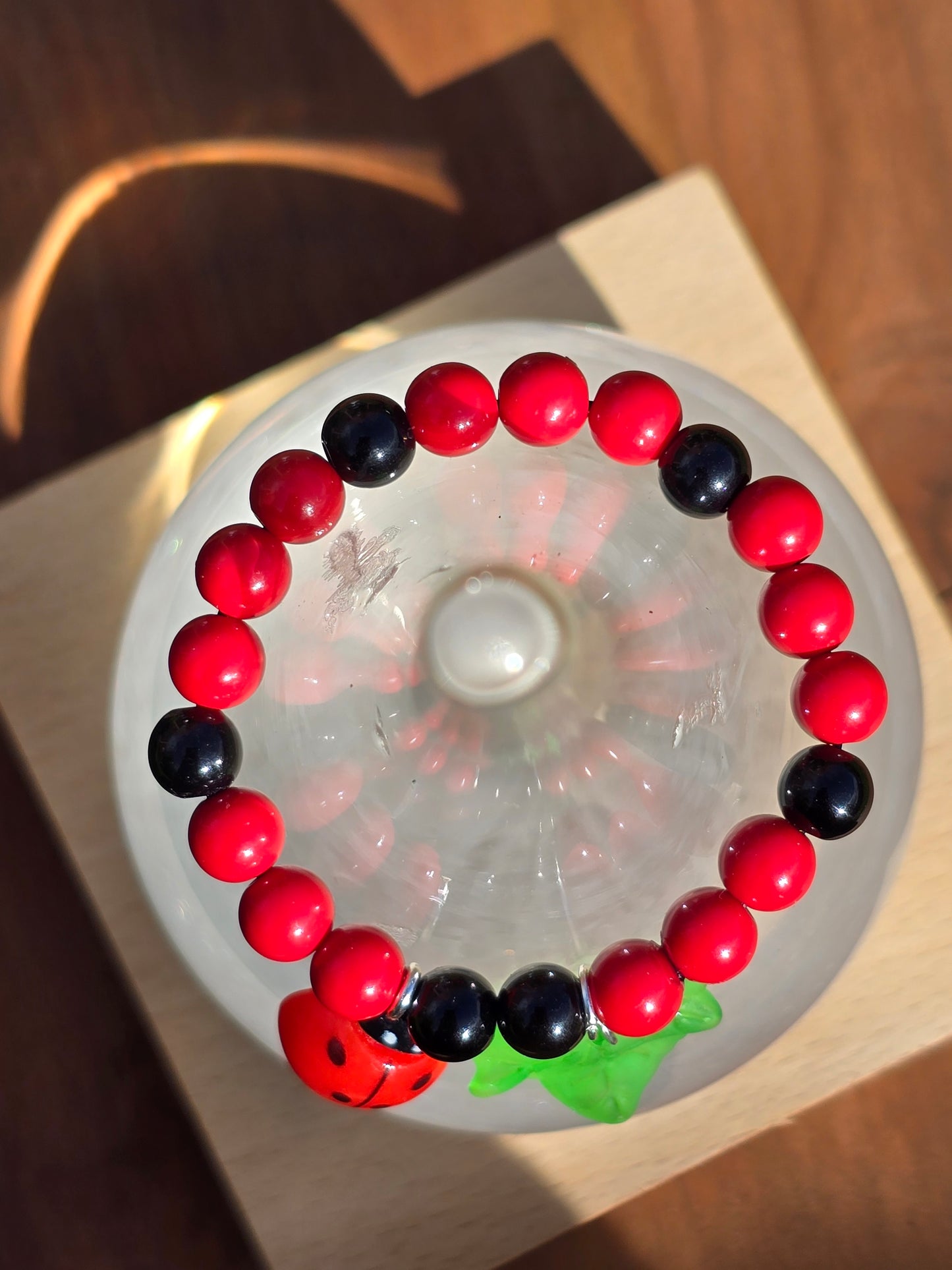 Kids ladybird bracelet - Elastic Beaded bracelet with polyresin charm for small wrists