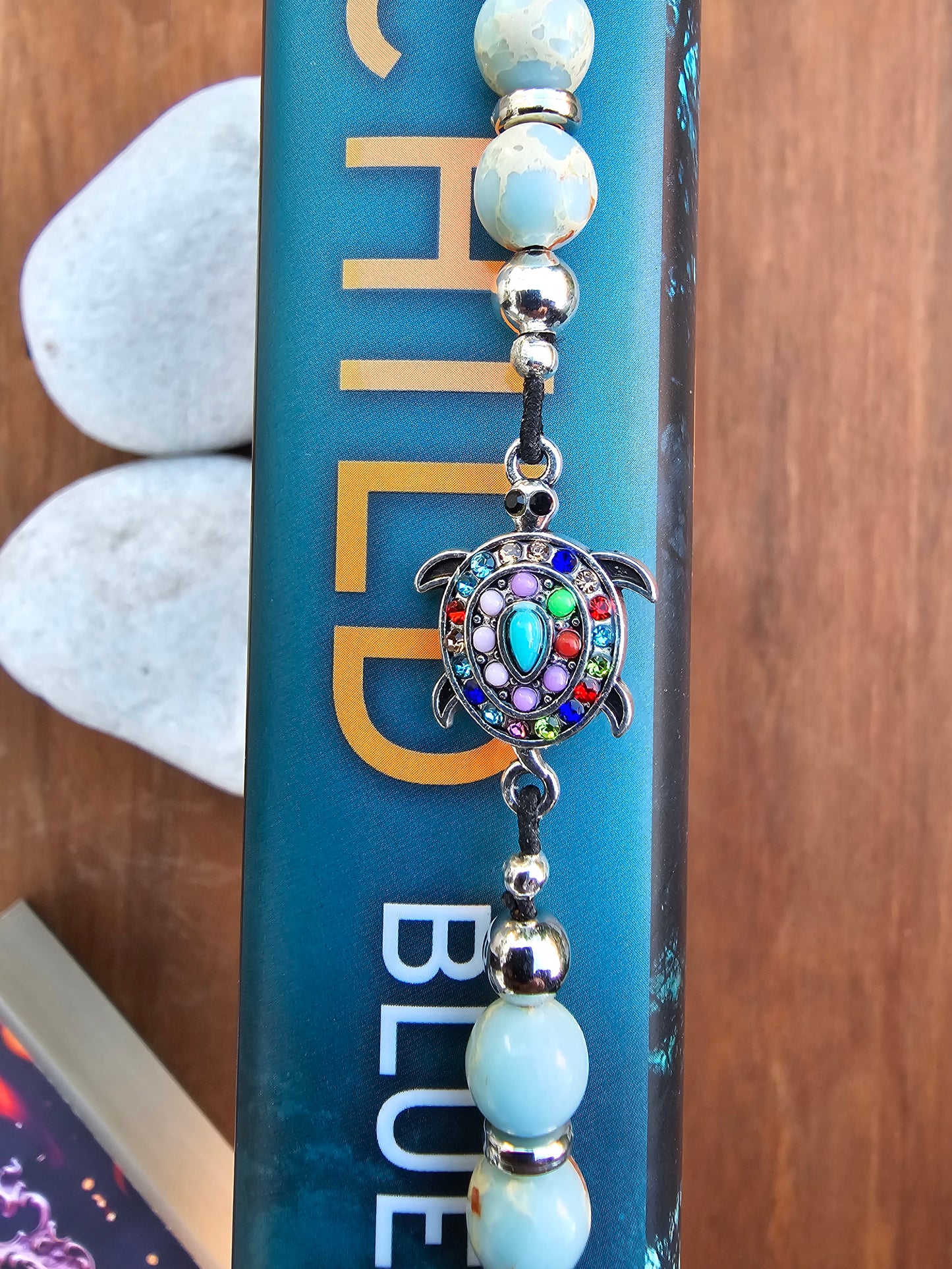 Sea Turtle Elastic Bookmark - Beaded charm page holder for Books, Diaries and Journals