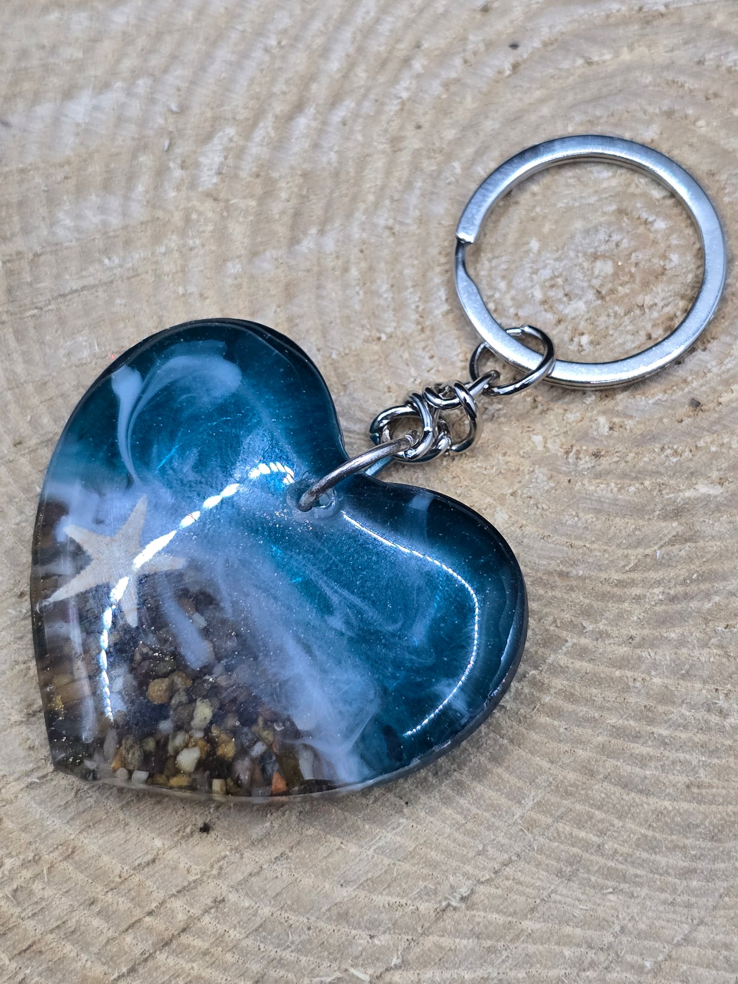 Beach theme resin keyrings - Heart and round shapes