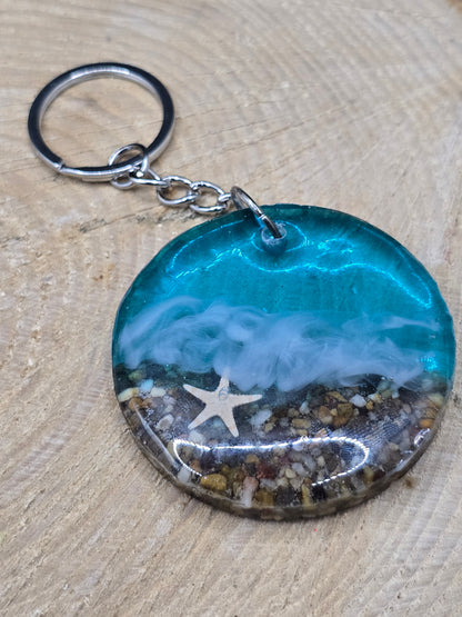 Beach theme resin keyrings - Heart and round shapes