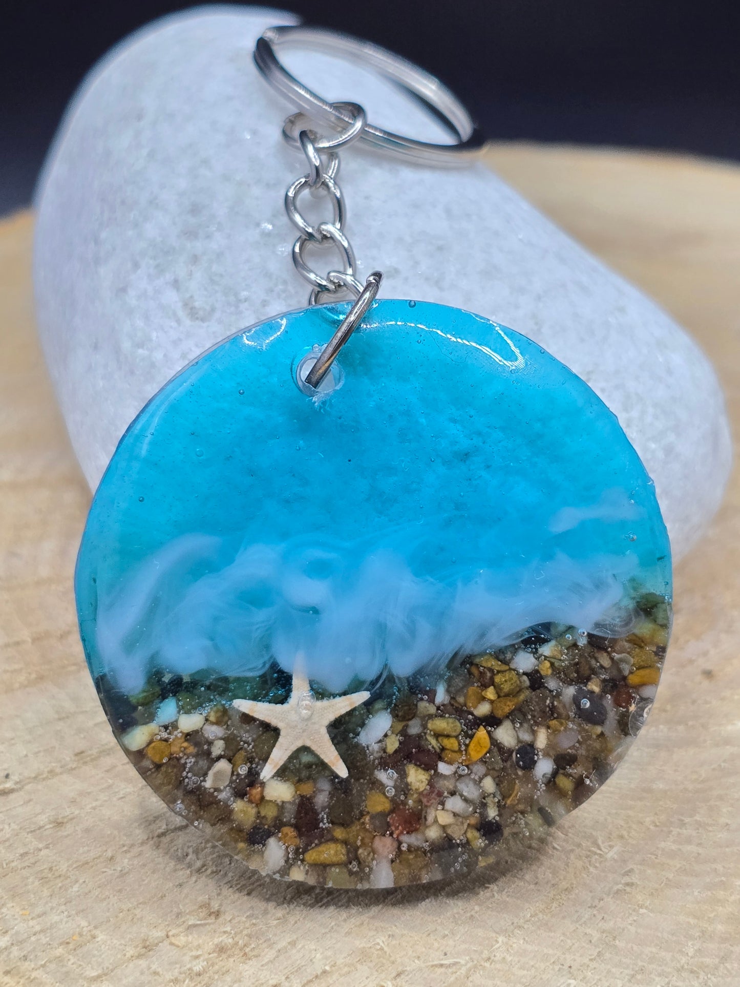 Beach theme resin keyrings - Heart and round shapes