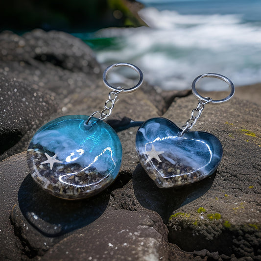 Beach theme resin keyrings - Heart and round shapes