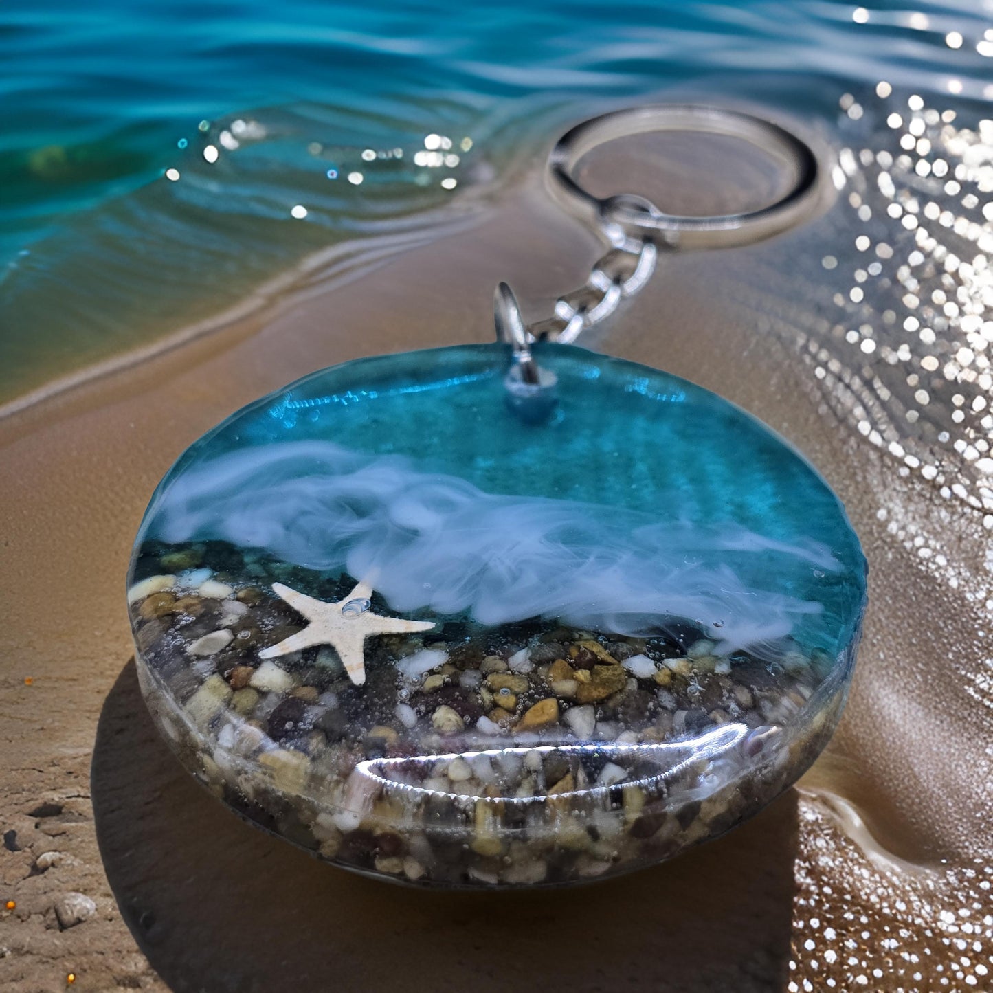 Beach theme resin keyrings - Heart and round shapes