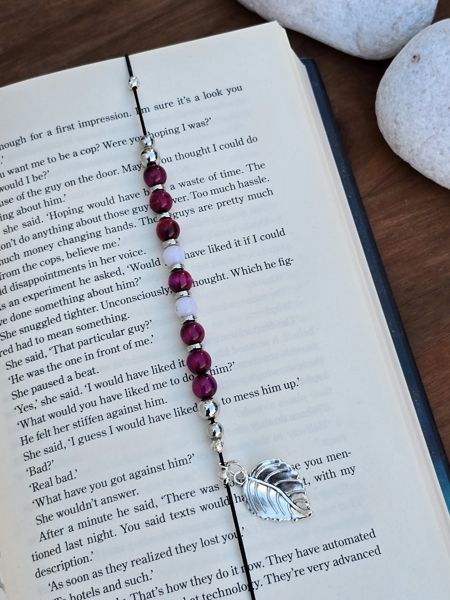 Leaf Emblem Elastic Bookmark - Beaded charm page holder for Books, Diaries and Journals